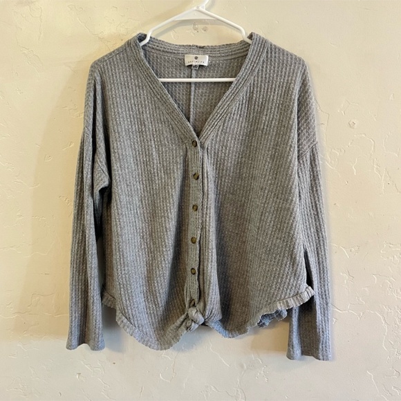 Socialite Gray Waffle Knit Button Down Tie Front Long Sleeve Top Medium - Picture 1 of 8